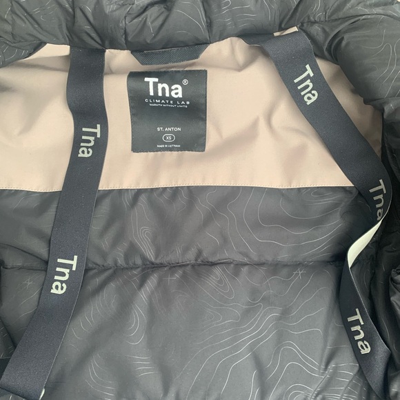 Aritzia Anton Paka - Picture 5 of 7